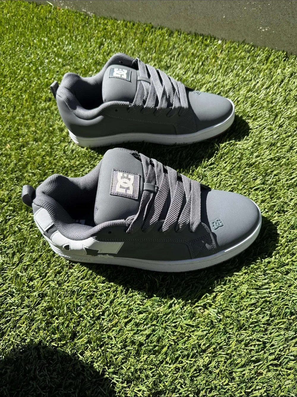 New mens DC Low-Top Skate Sneakers in Grey
